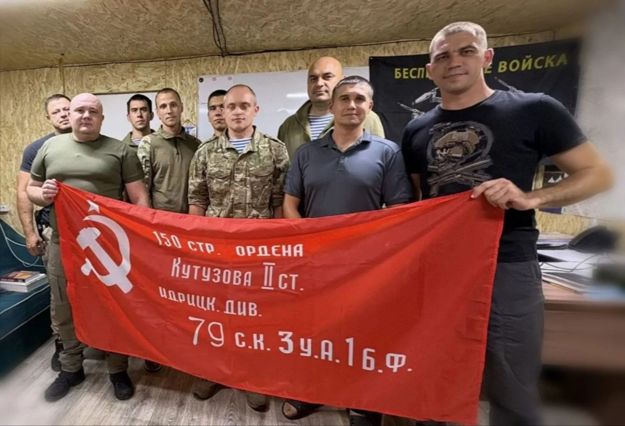 Замалетдінов (праворуч) з російськими воєнними злочинцями