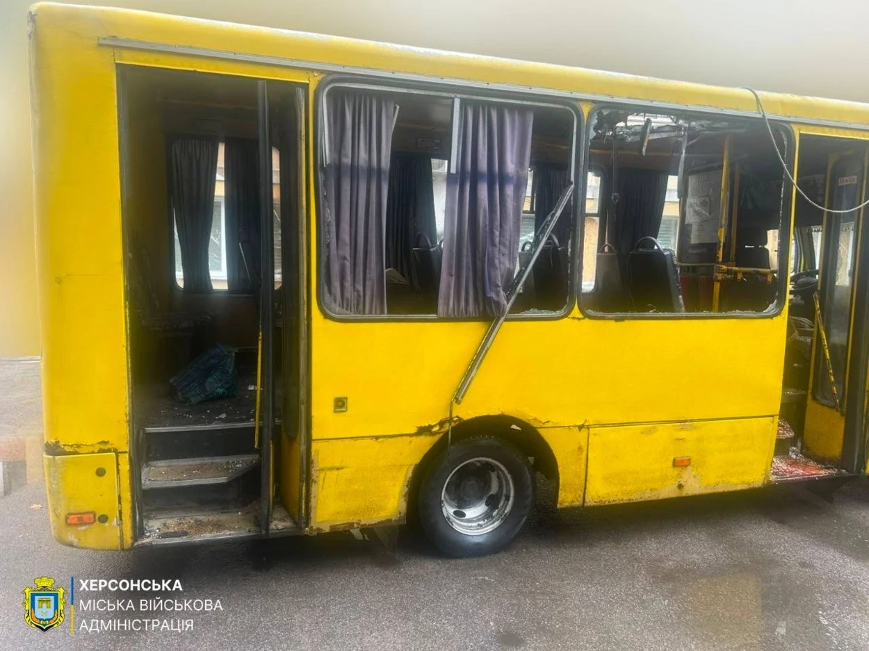 Автобус, атакований росіянами в Херсоні