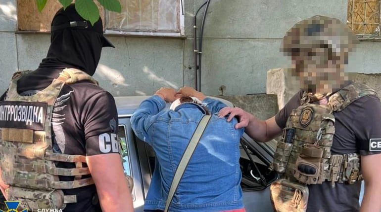 Їздила за 10 км від передової і передавала координати росіянам: СБУ затримала жінку