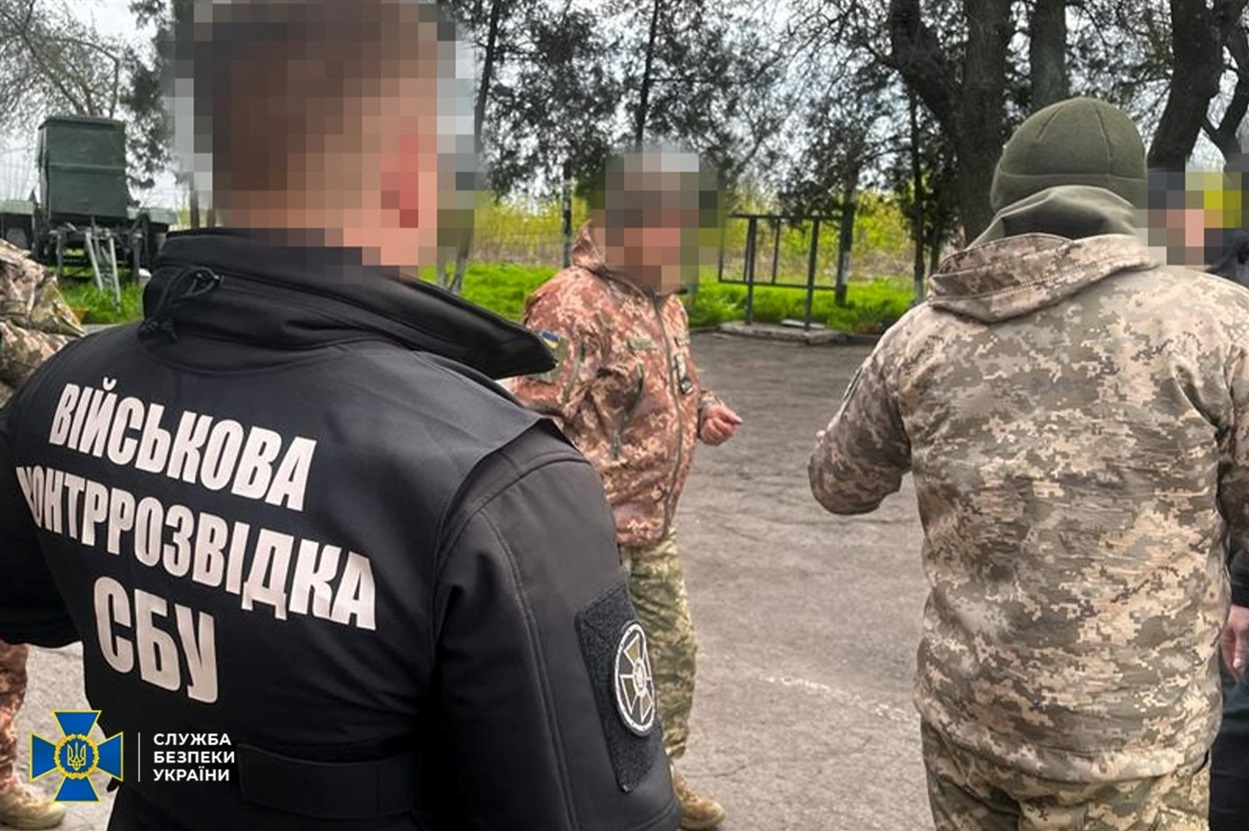 Момент затримання підозрюваного у шпигунстві жителя Криму