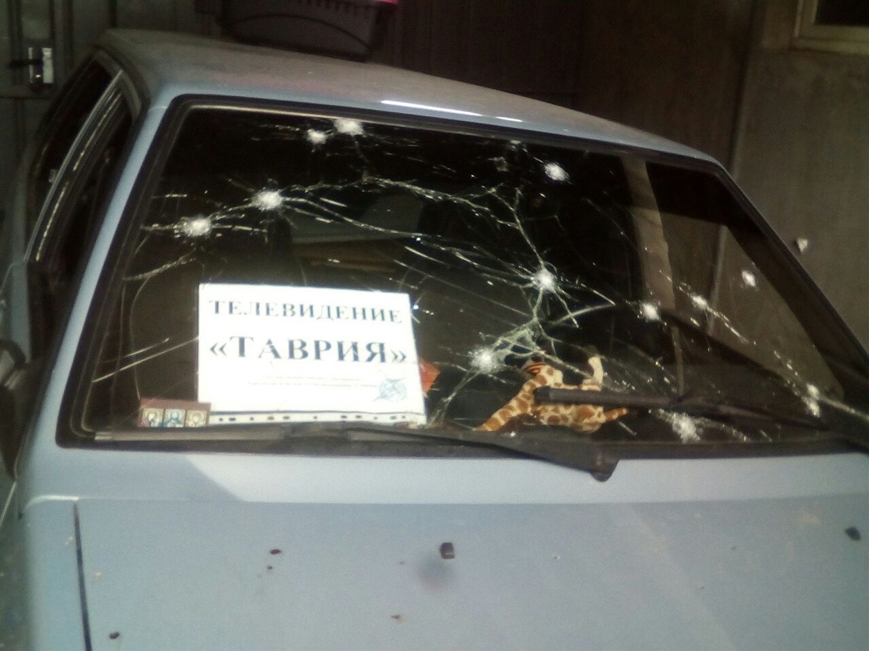 Один з автомобілів пропагандистів, який потрапив під обстріл
