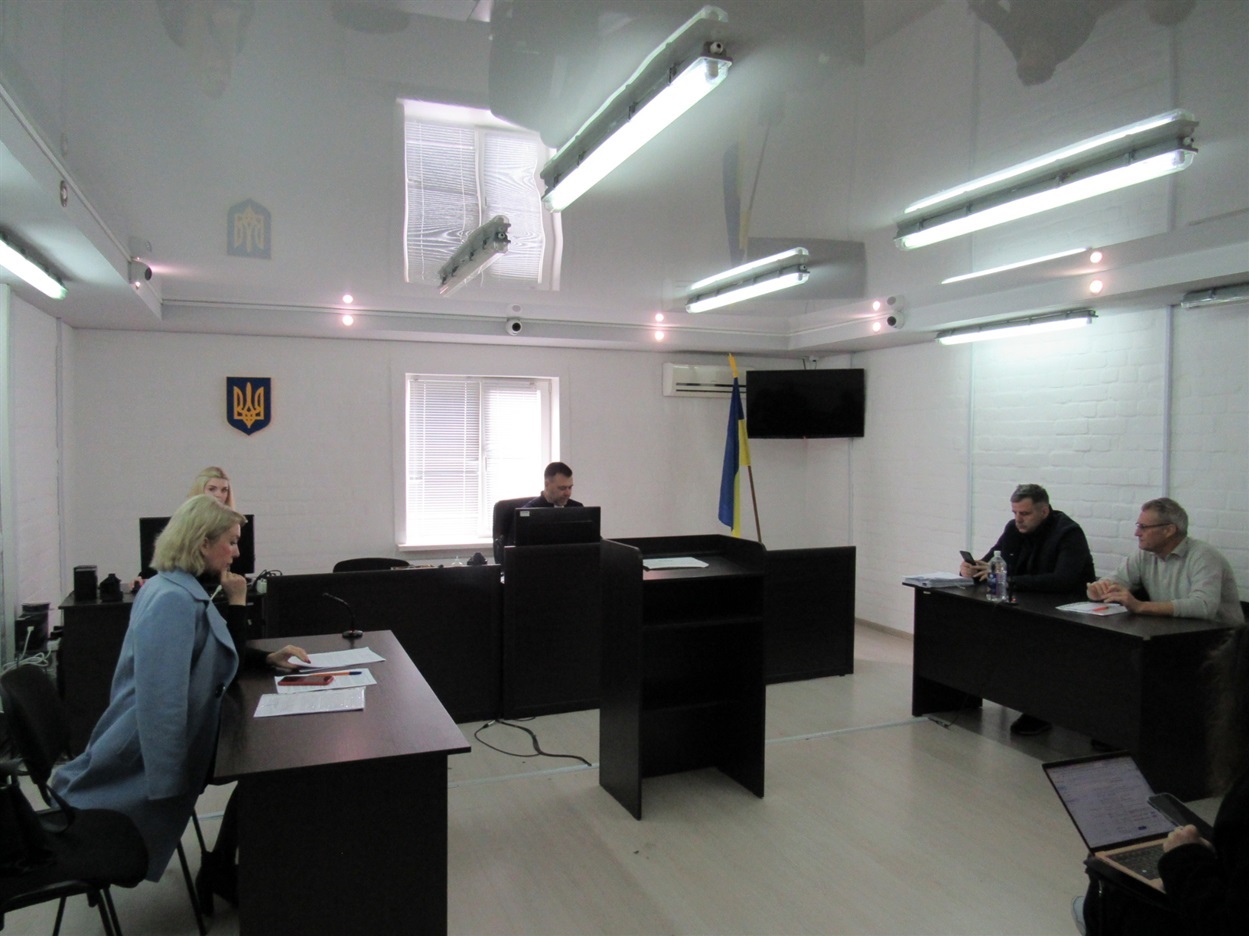Засідання відбулося за участі судді, його секретарки, прокурора, адвоката підозрюваного та самого Вадима Штепенка