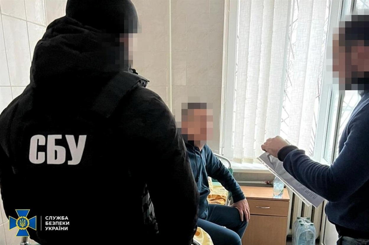 Момент оголошення підозри колишньому очільнику Херсонської ОВА Геннадію Лагуті