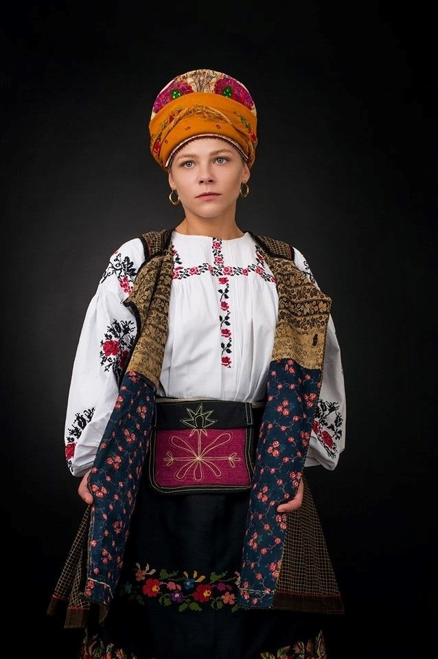 Святкове жіноче вбрання ХІХ століття з села Мала Кардашинка Херсонської області