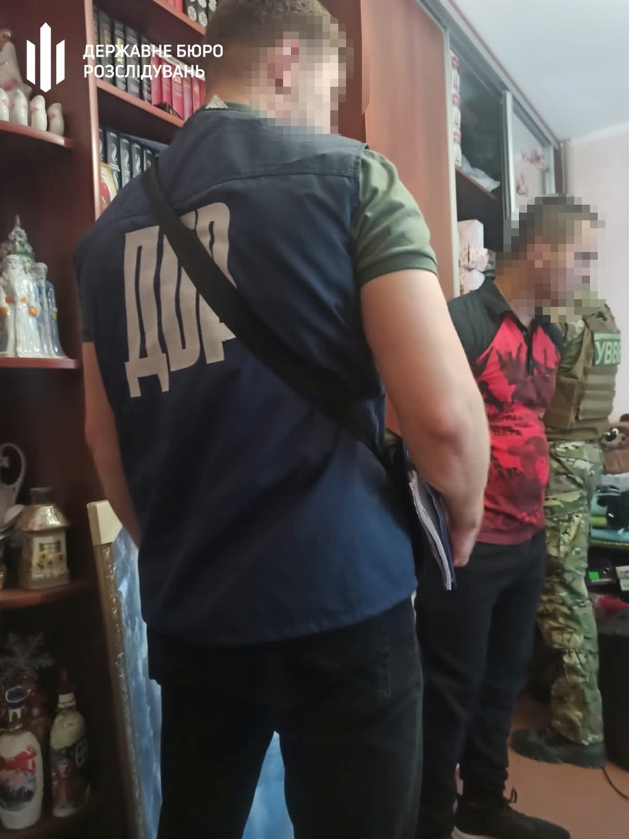 Момент затримання дезертира та колаборанта у звільненому Херсоні