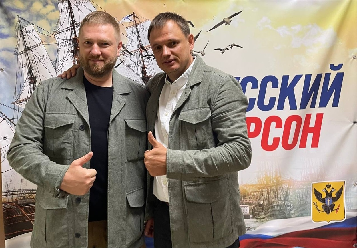 Алєксандр Малькєвіч та Кирило Стремоусов в однакових френчах