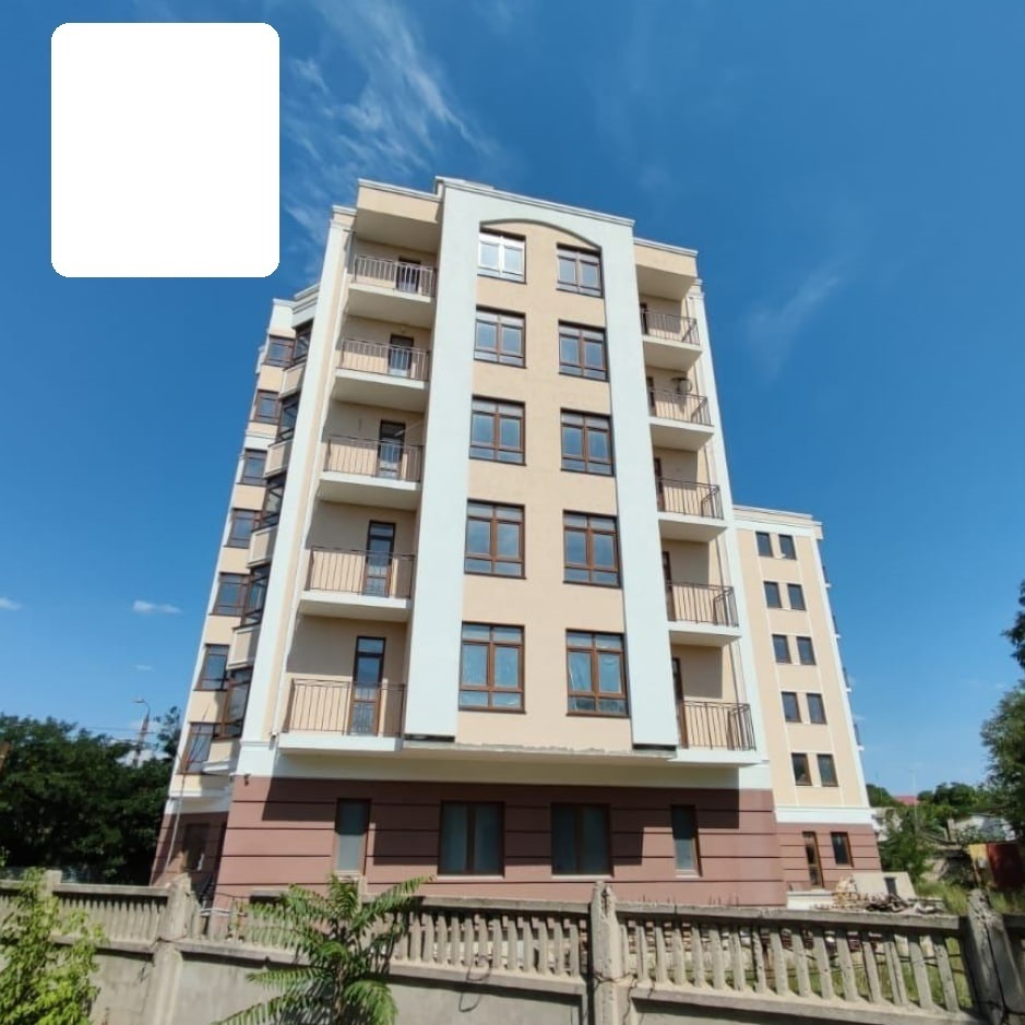 Житловий будинок, який звели замість дитячого театру в Євпаторії