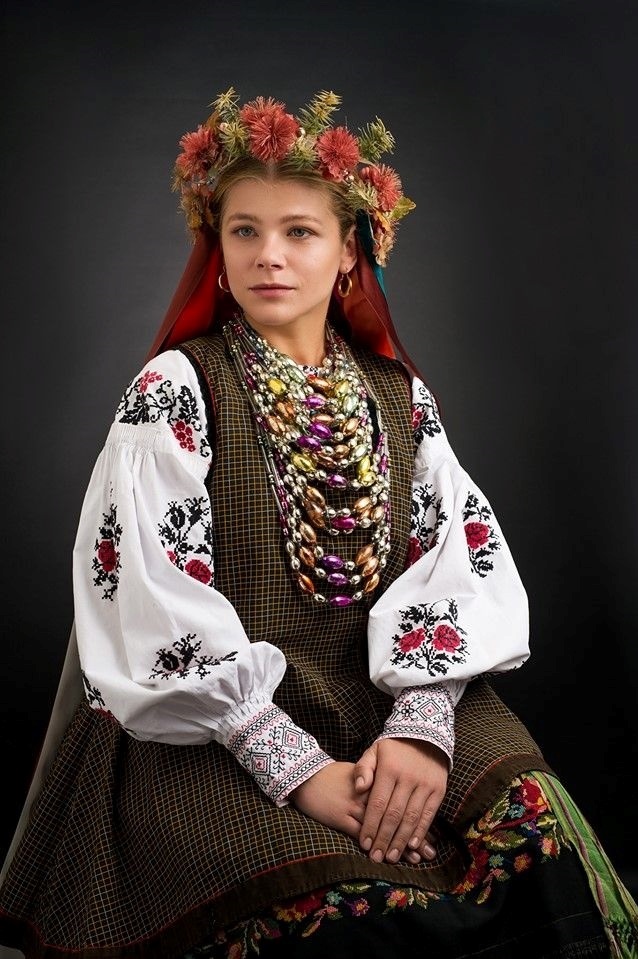Святкове дівоче вбрання ХІХ століття з села Мала Кардашинка Херсонської області