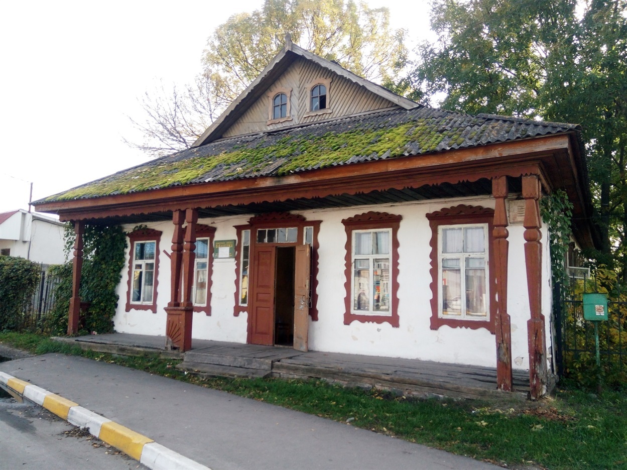 Будинок початку XX століття у селищі Димер. Нині в ньому розміщено місцеву бібліотеку