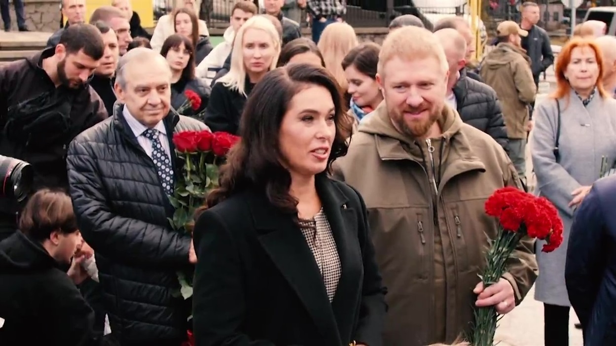 Оксана Стремоусова та Алєксандр Малькєвіч на відкритті пам'ятника Кирилу Стремоусову