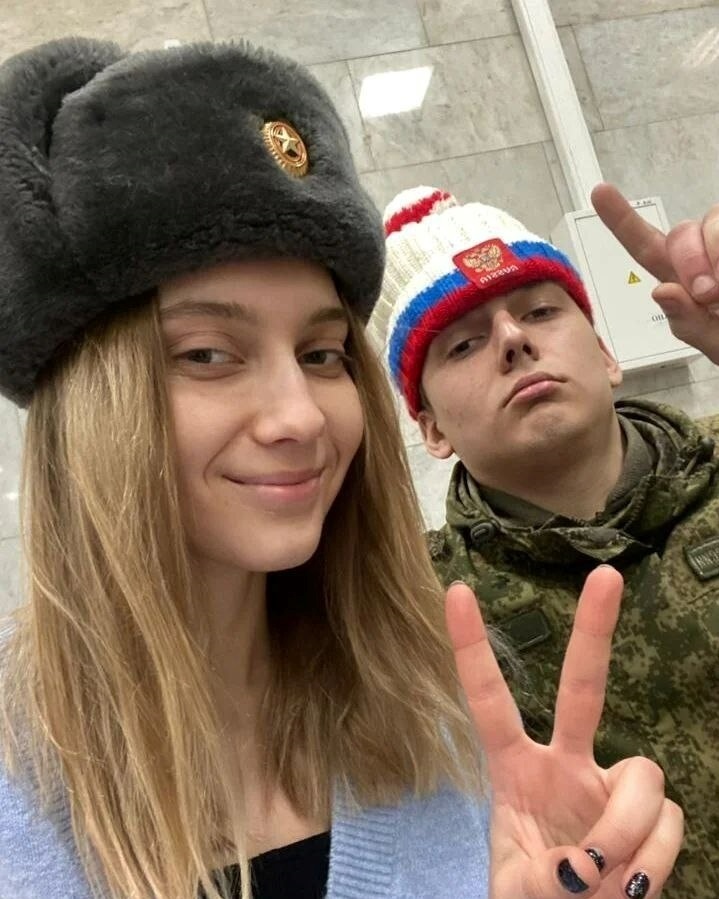 «Нейтральна» спортсменка з Московії Анна Смірнова зі своїм братом