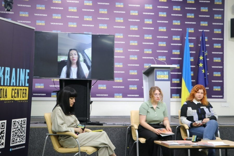 Ольга Гончевська на екрані під час пресконференції