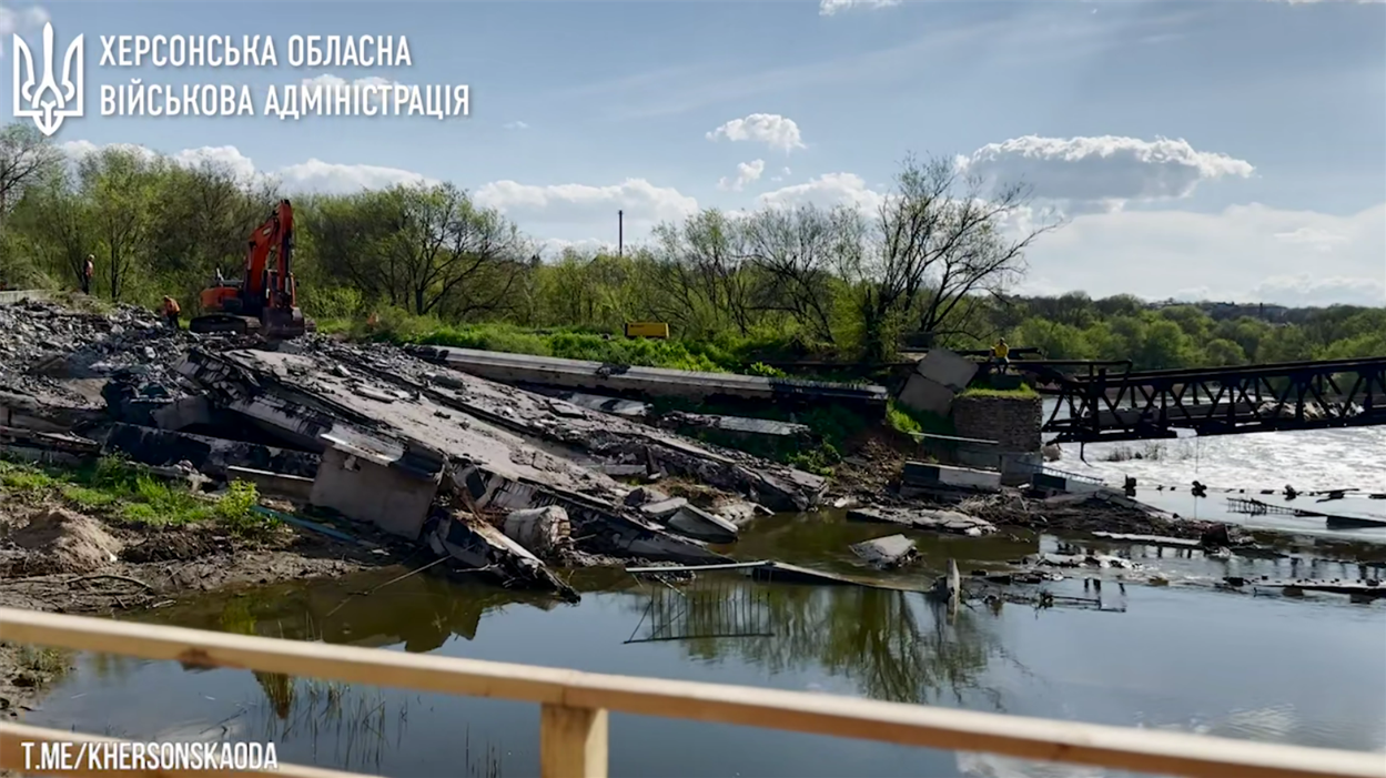 Міст через Інгулець між Великою Олександрівкою та Білою Криницею окупанти перетворили на груду каміння