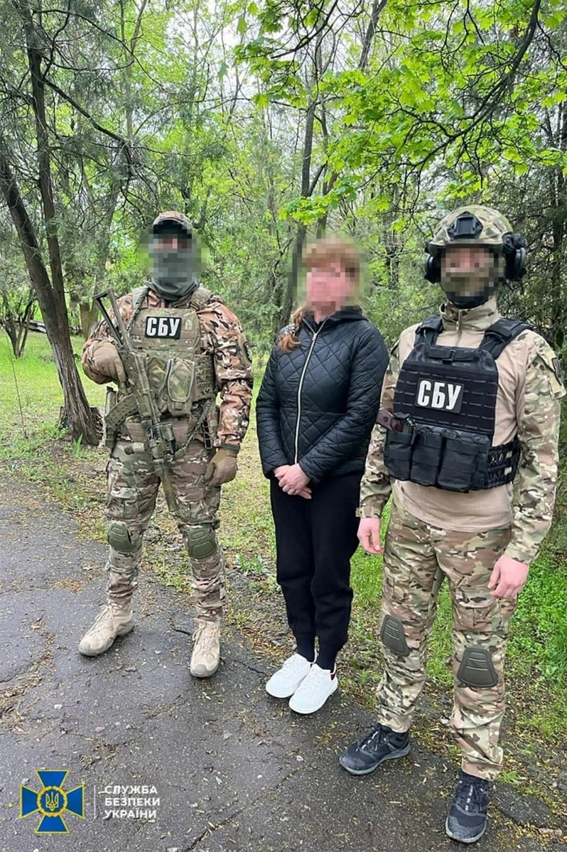 Одна з затриманих за підозрою в колабораційній діяльності херсонок