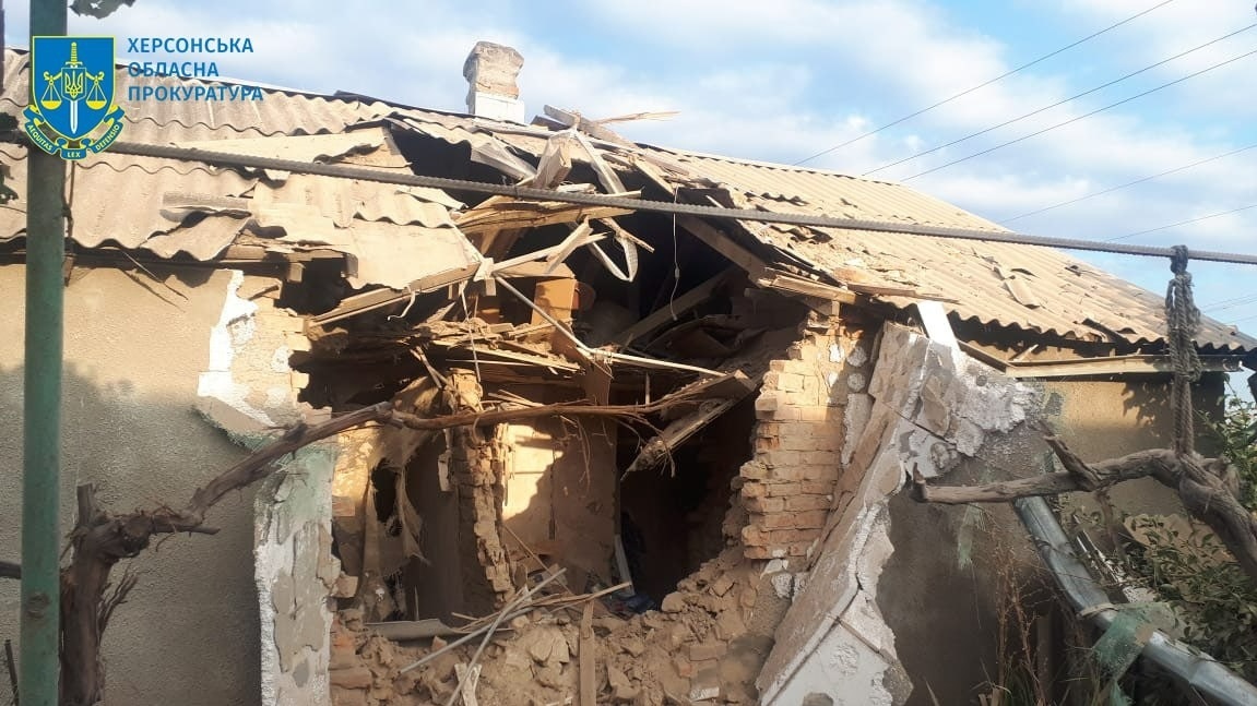 Наслідки ворожого обстрілу міста Берислав у ніч на 25 липня
