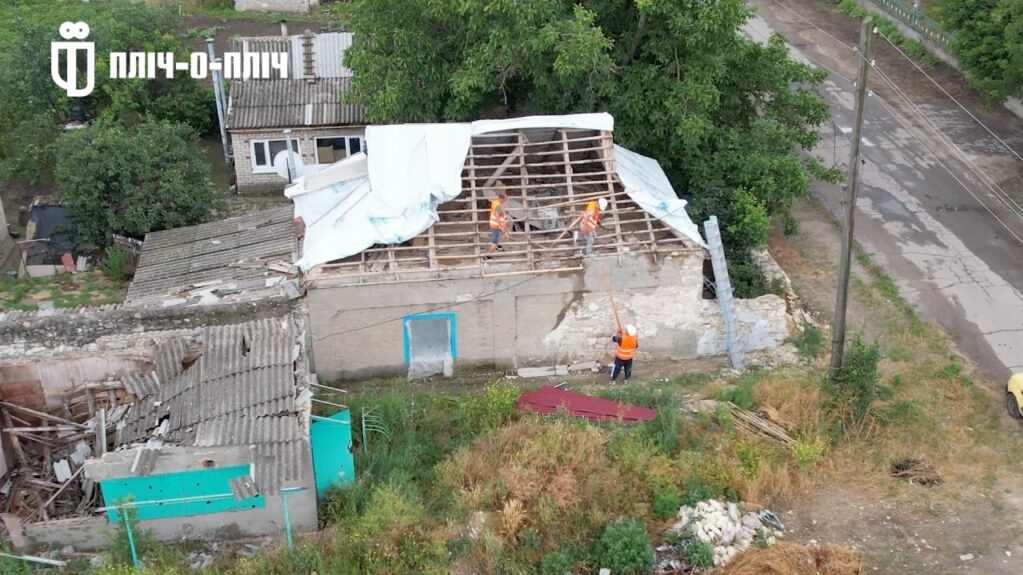 Будівельники з Тернопільщини допомагають відновлювати Архангельське