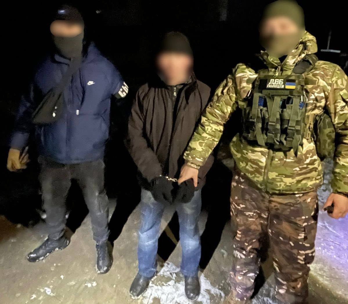Момент затримання одного з засуджених херсонських колаборантів