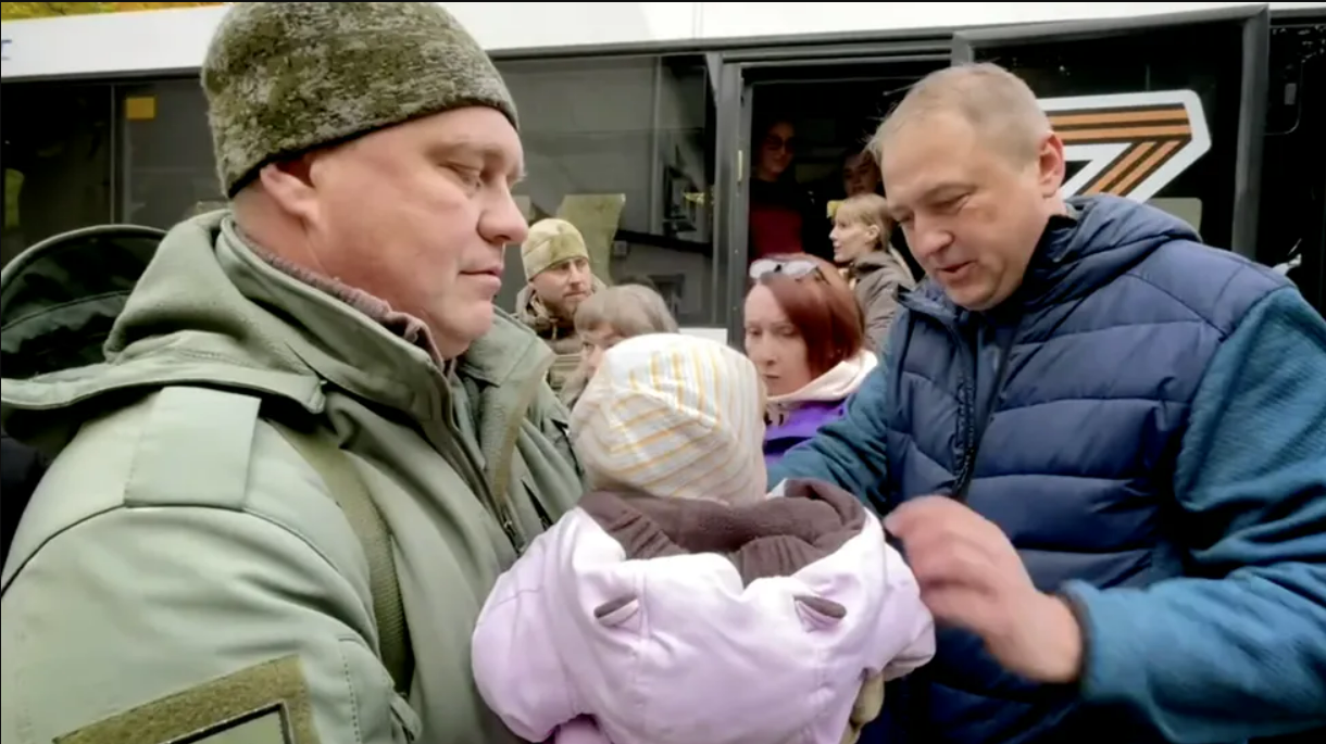 Депутат ґосдуми Іґорь Кастюкєвіч особисто бере участь в депортації херсонських дітей-сиріт
