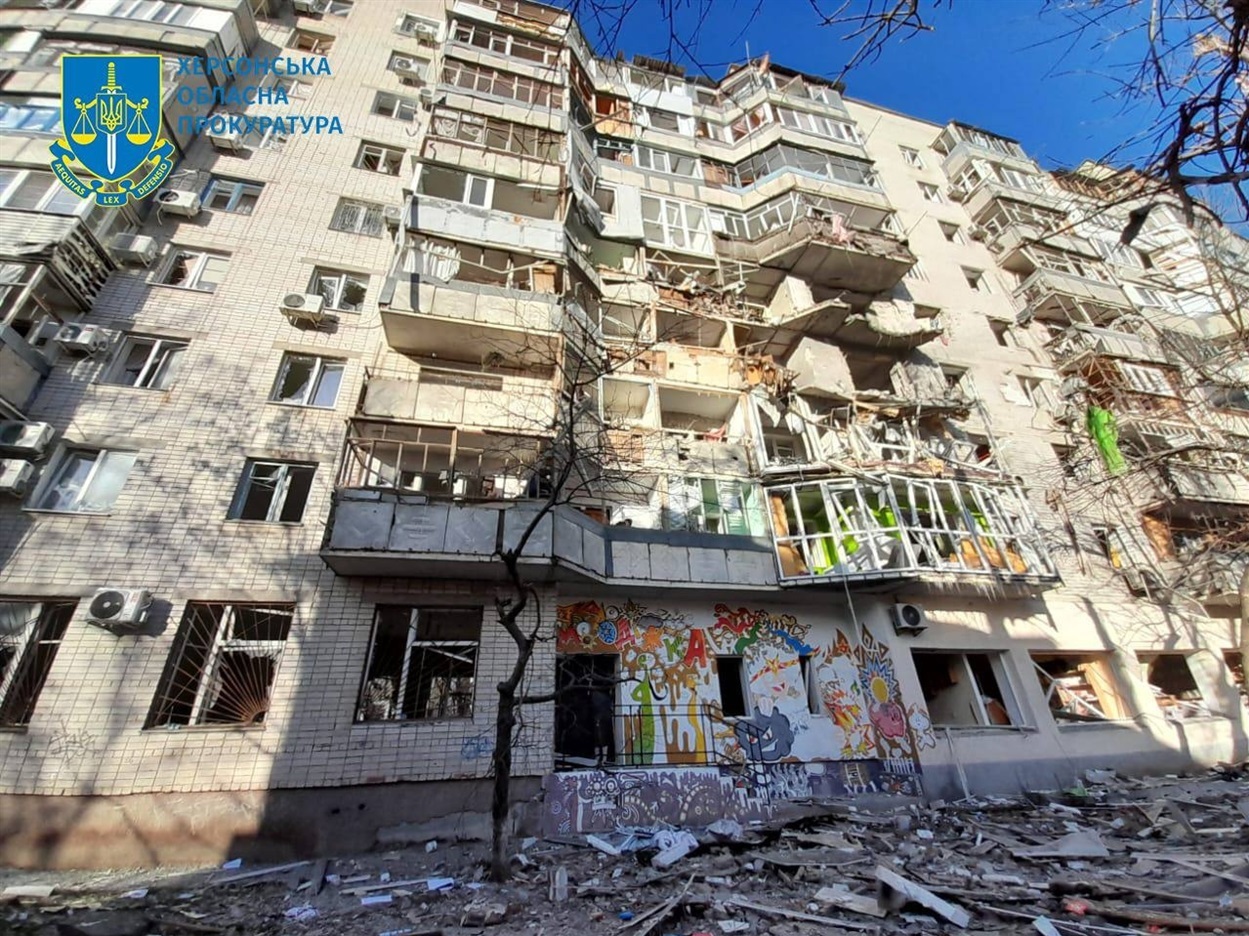 Наслідки ворожого обстрілу Херсона 20 грудня