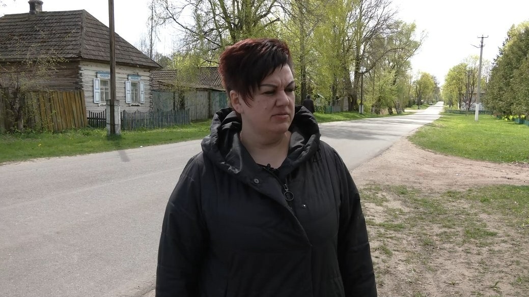 Староста Погорільського старостату Наталія Крищенко розповідає, що вибухи у селі чути чи не щодня