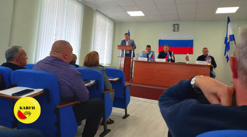 Віталій Гура на засіданні так званої «Новокаховської думи»