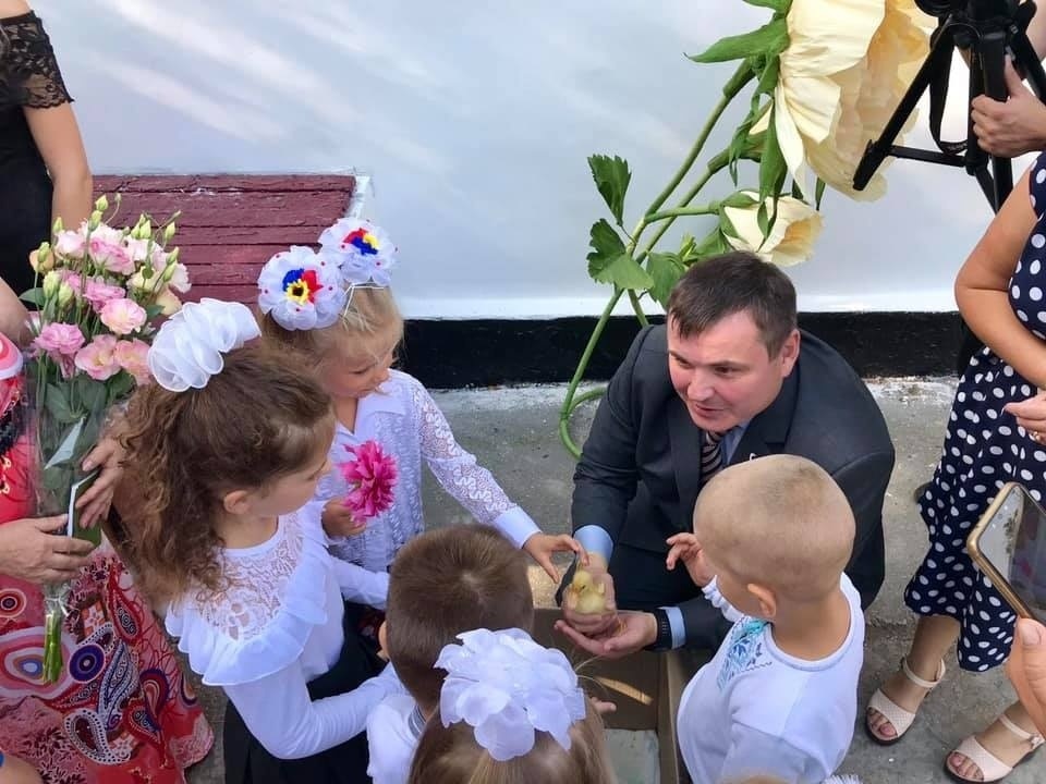 Юрій Гусєв вітає першачків