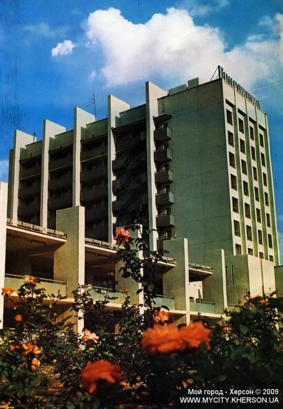 Готель «Бригантина», 1990 рік