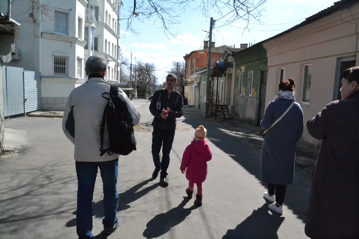 Спускаємось провулком сестер Гозадінових