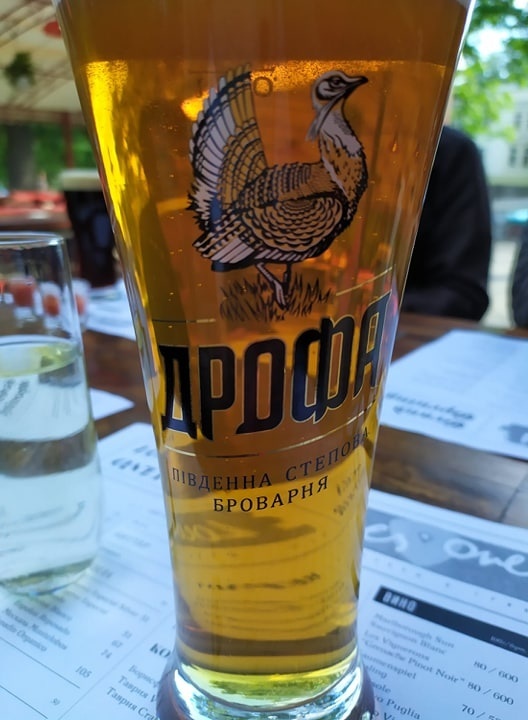 Пиво місцевого виробника в барі Locals Only