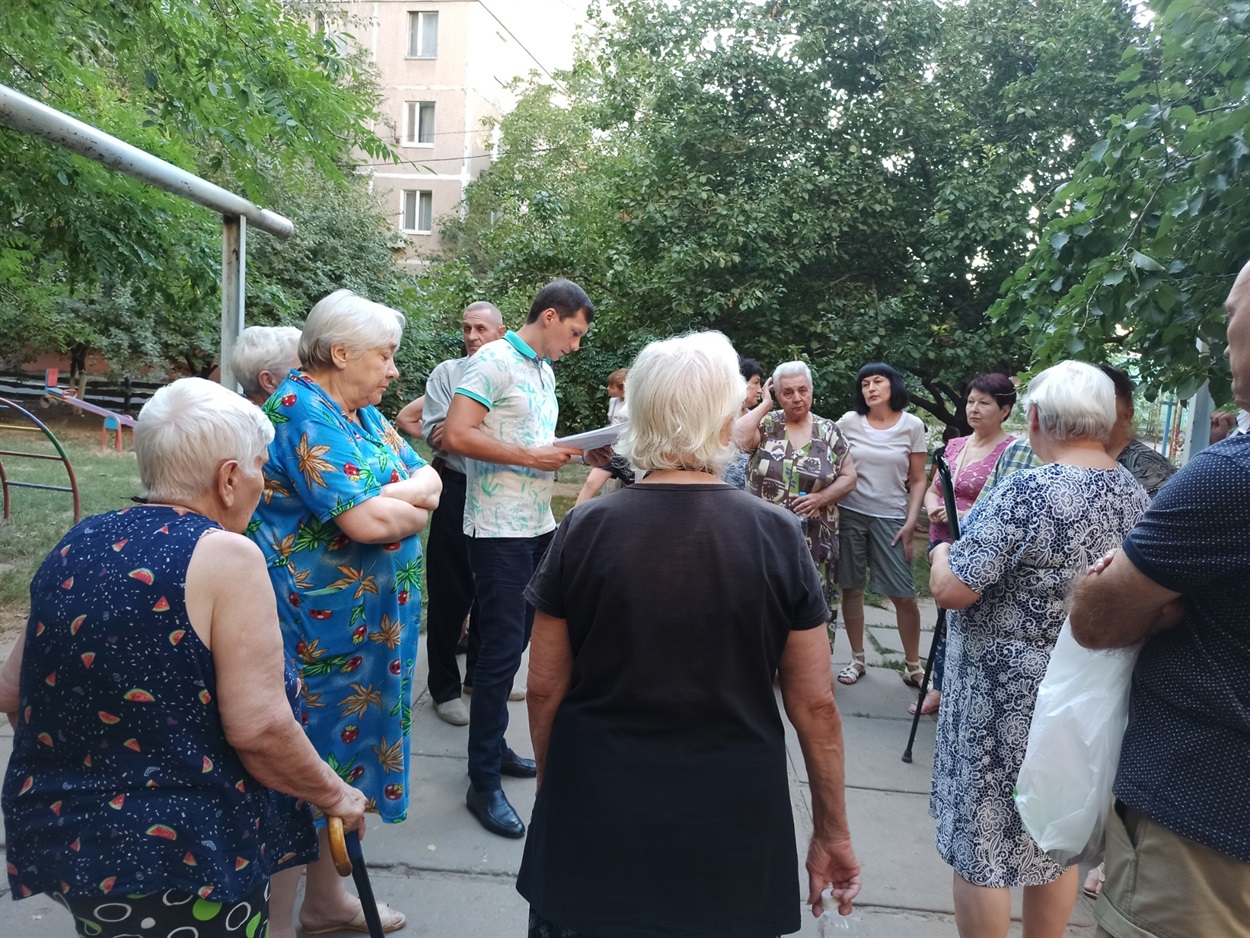 Дініс Бердник під час зустрічі з виборцями