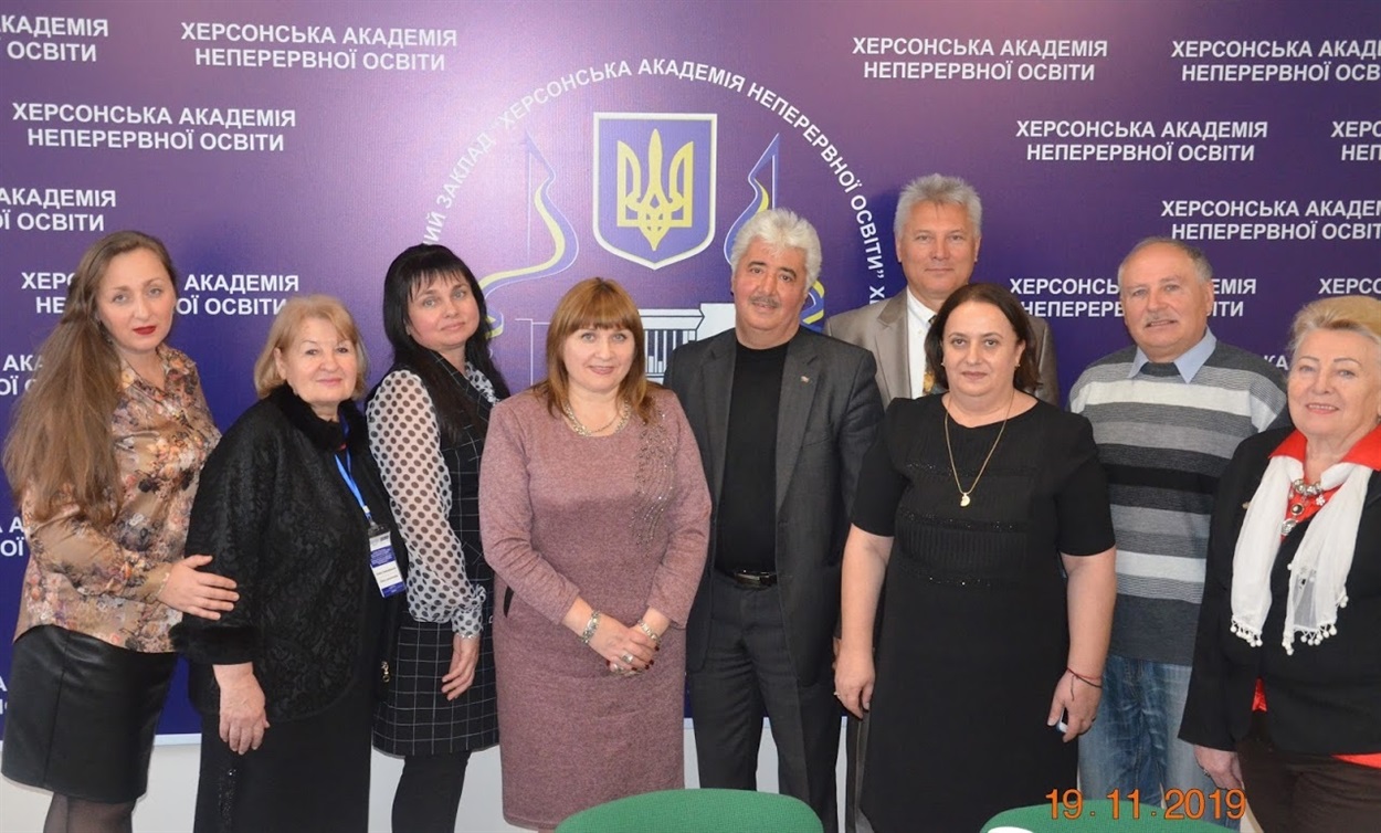 На фото: Тетяна Кузміч – третя зліва, Ігор Полєвіков – четвертий справа 
