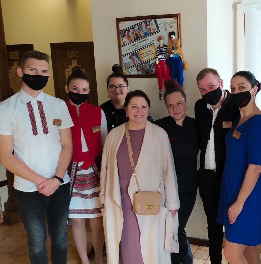 Ніна Матвієнко в ресторані