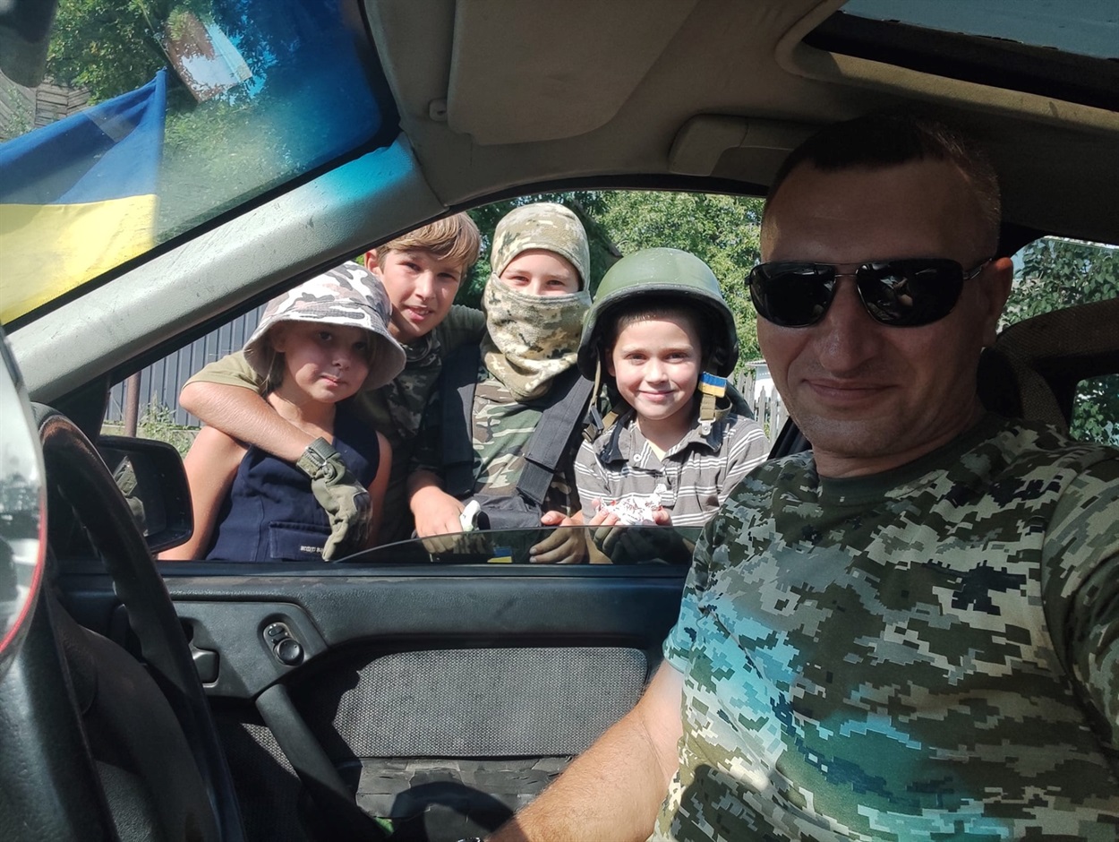 В'ячеслав із дітками