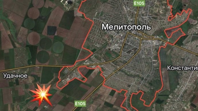 Місце пошкодження мосту в Мелітополі