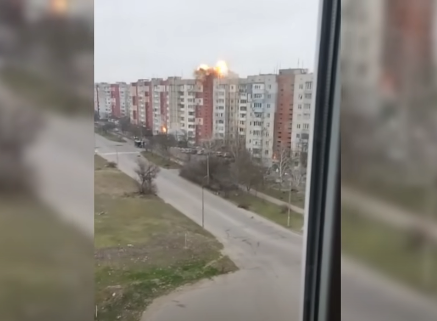 Обстріл житлового будинку у Херсоні. 1 березня 2022 року
