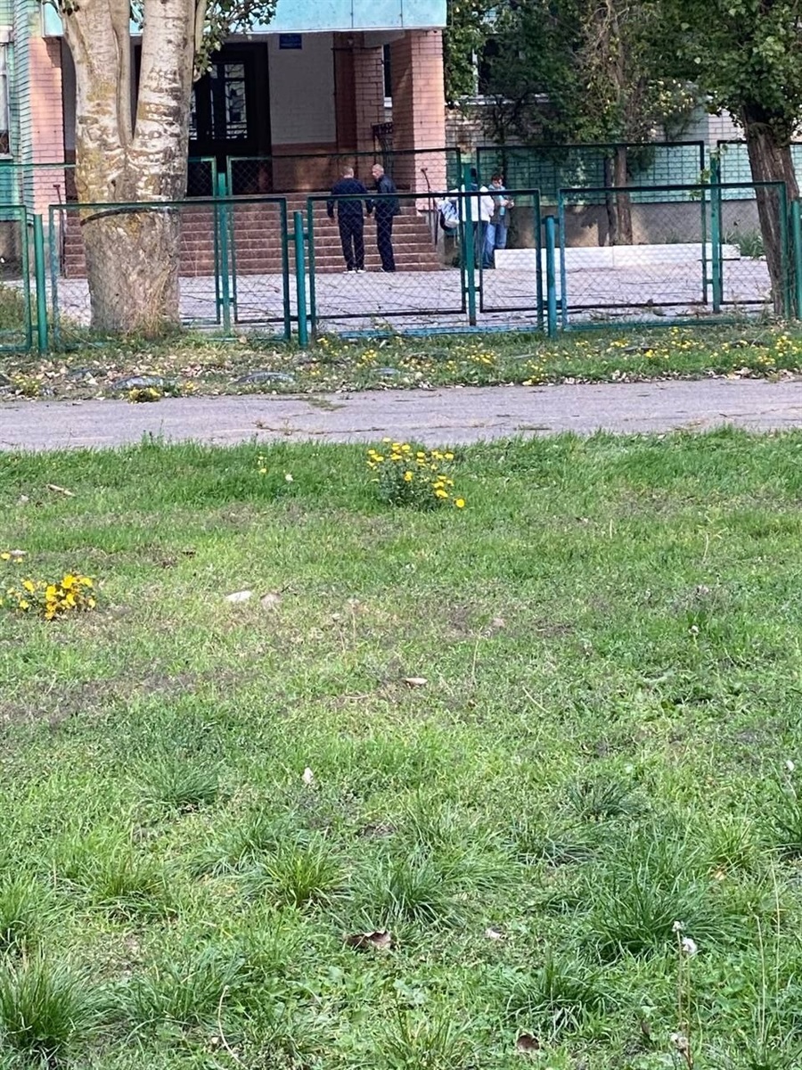 Так звана виборча дільниця, де немає людей, але є озброєні росіяни
