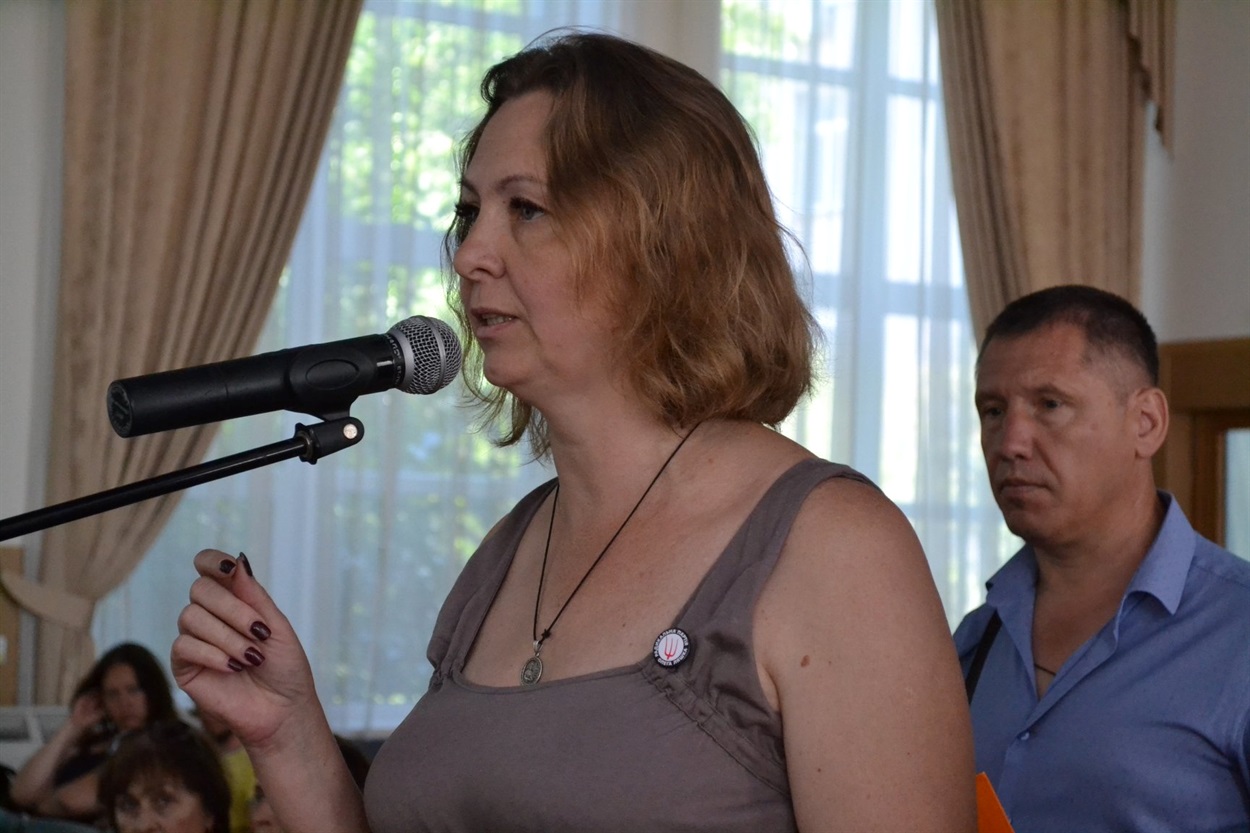Олена Савіна на громадських слуханнях щодо транспортних питань 7 липня 2019 року
