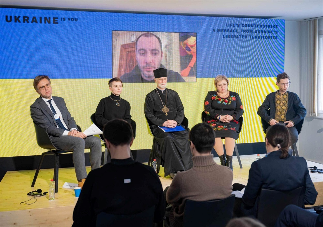 Назар (праворуч) під час форуму в Давосі (Швейцарія)
