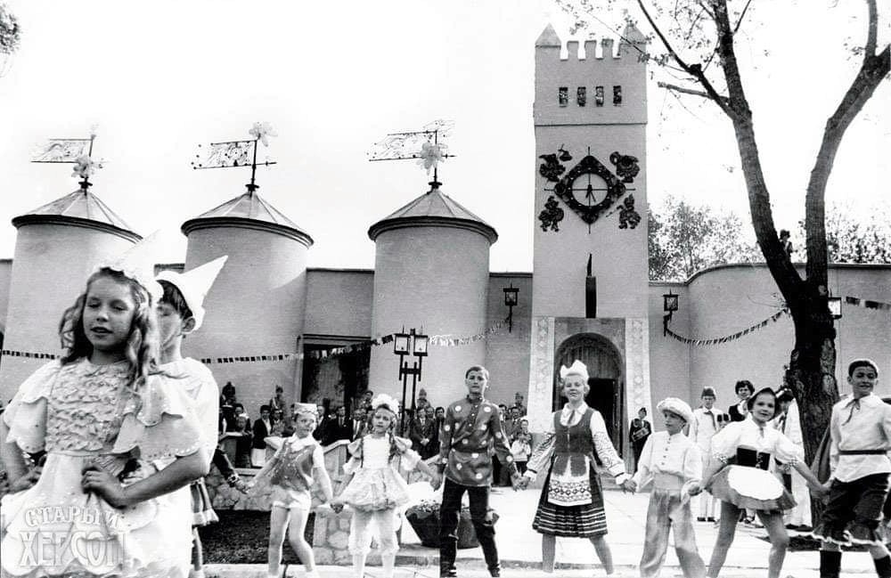 1982 рік, відкриття кафе