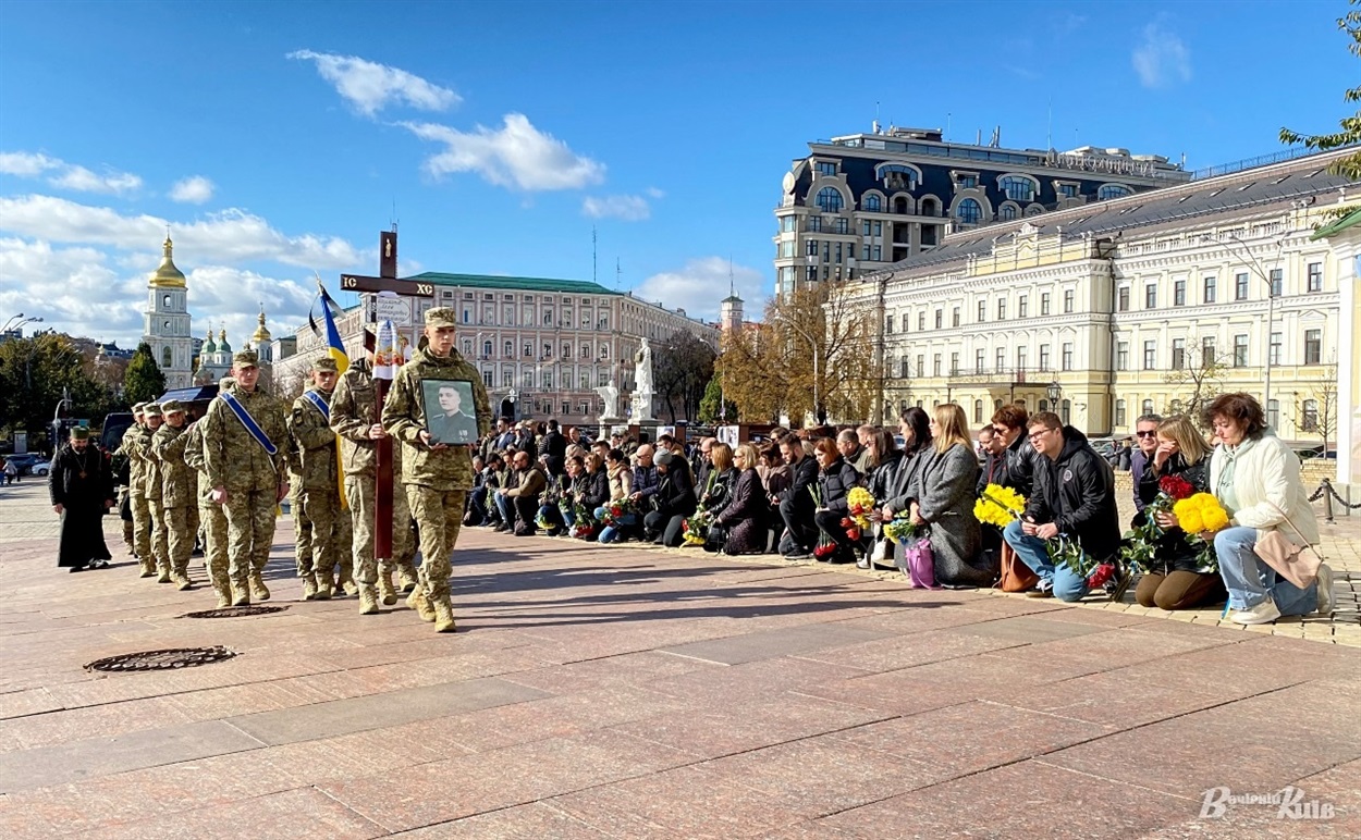 Прощання з Іллею Долматовим