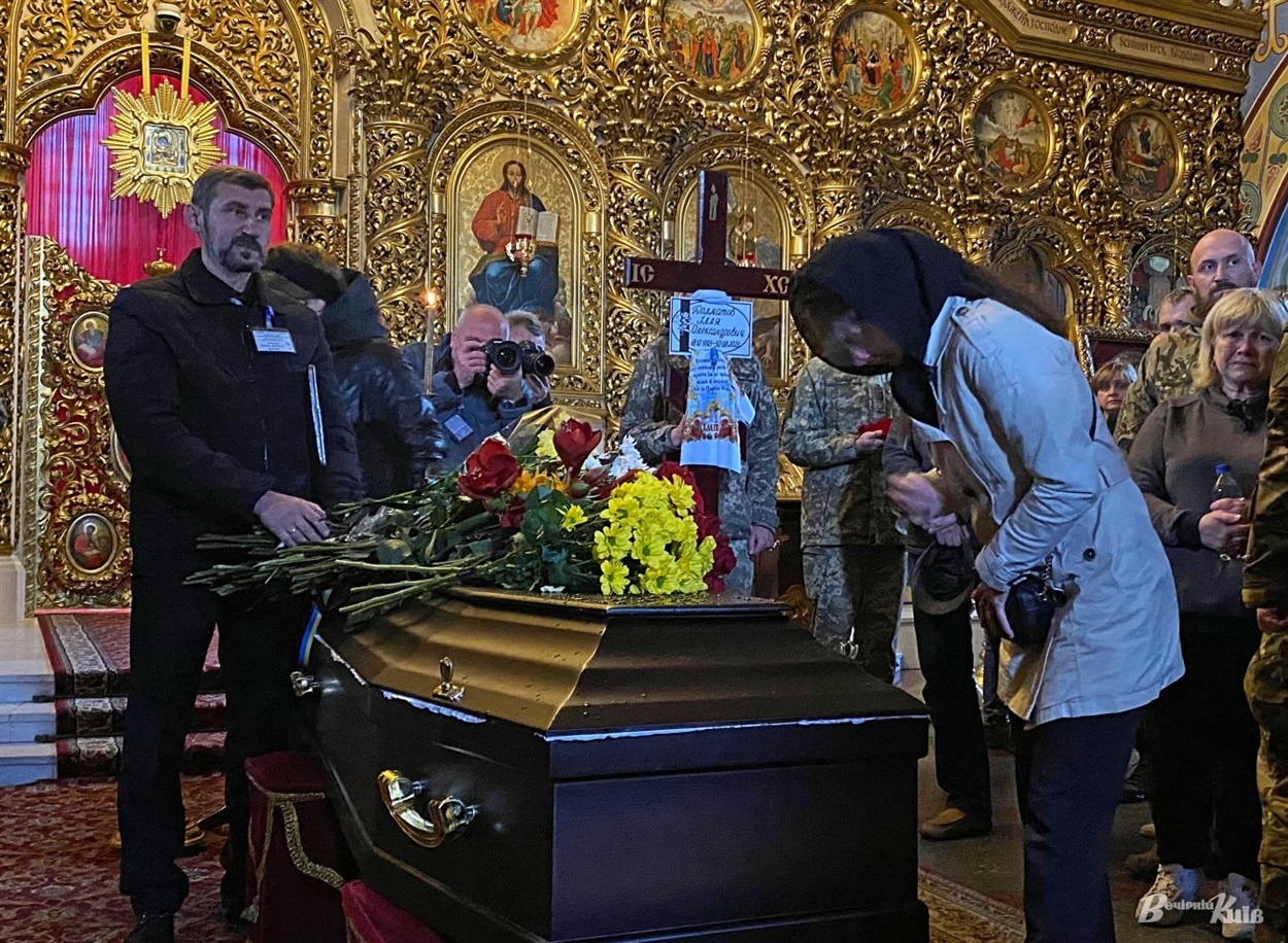 Прощання з Іллею Долматовим