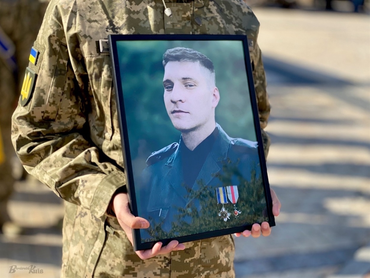 Прощання з Іллею Долматовим
