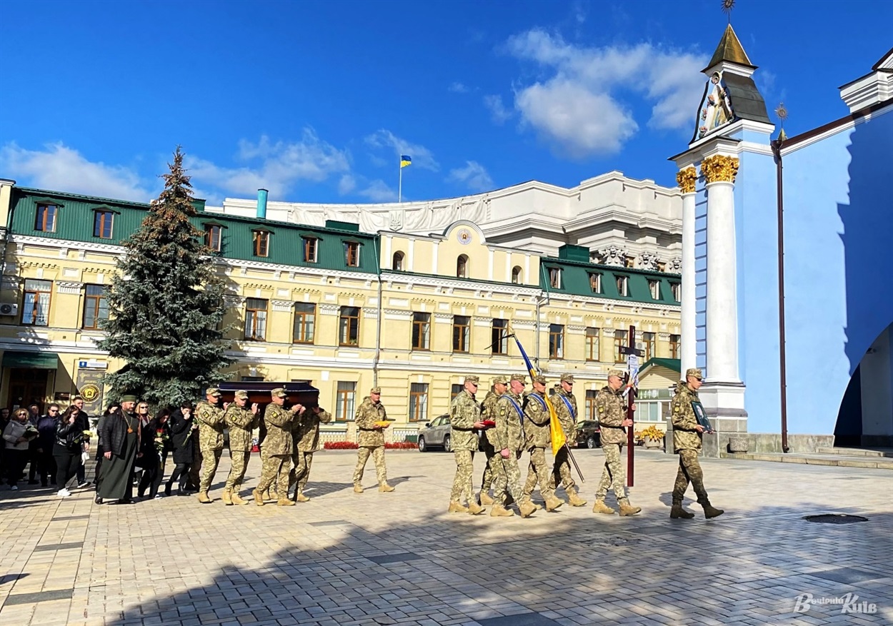 Прощання з Іллею Долматовим