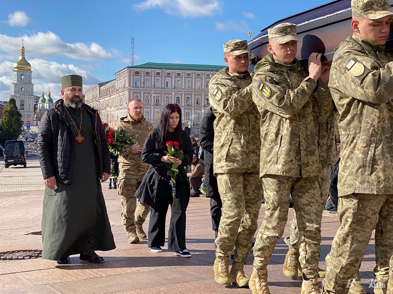 Прощання з Іллею Долматовим
