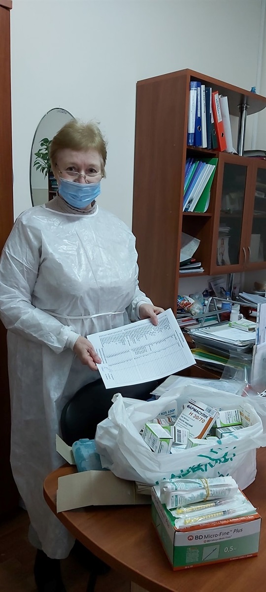 Лікарі приймають ліки від Ірини та її друзів