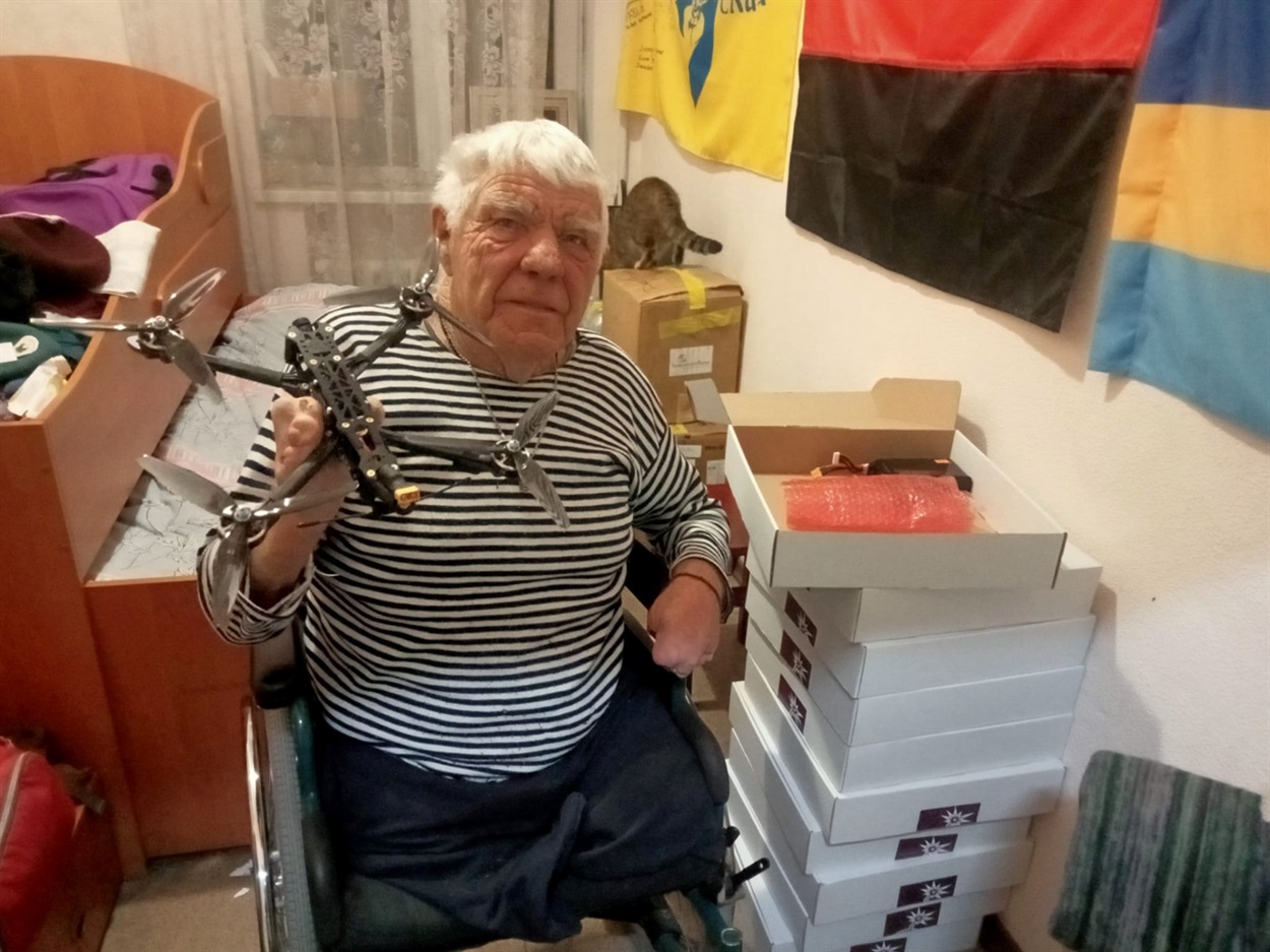 Григорій Янченко з волонтерською допомогою бійцям на сході України, січень 2024 року