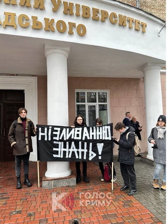 Студенти ТНУ висловлюють протест проти реорганізації