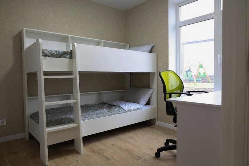 Дитяча кімната в одному з будинків, зведених благодійниками для українців, що втратили власне житло через війну, Київська область, 21 жовтня 2023 р. 