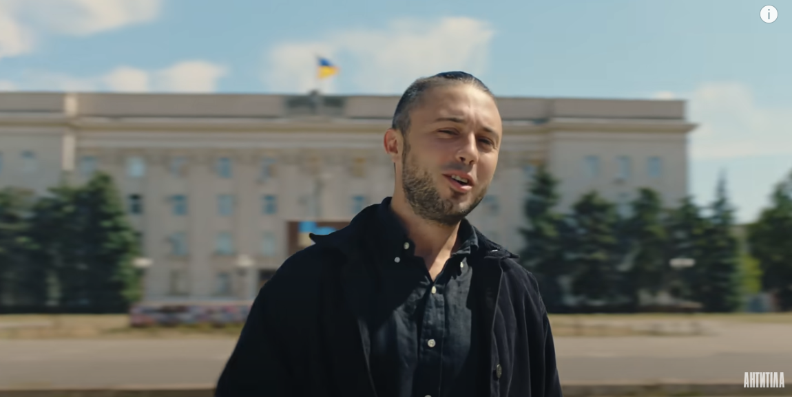 Тарас Тополя на площі Свободи у Херсоні