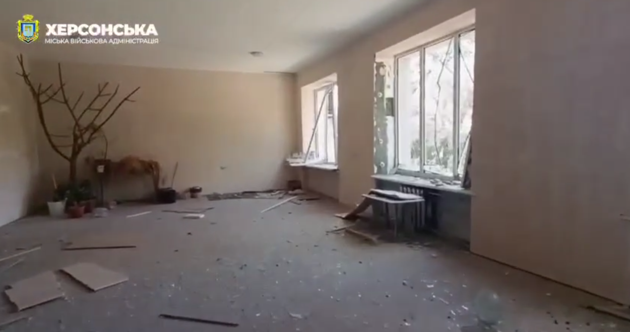 Приміщення палацу після обстрілу